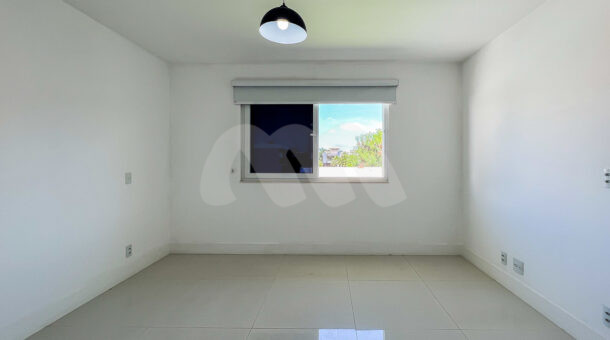 Suíte pavimento superior - Vista janela condomínio Alphaville