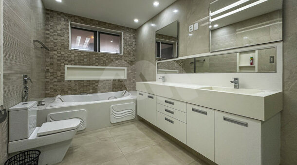 Banheiro suíte com banheira condominio Alphaville