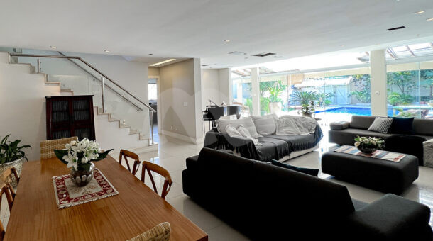 Imagem da sala multiambientes da casa Triplex Unifamiliar à venda na Barra da Tijuca RJ