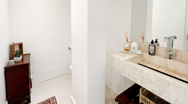 Imagem do lavabo da casa Triplex Unifamiliar à venda na Barra da Tijuca RJ