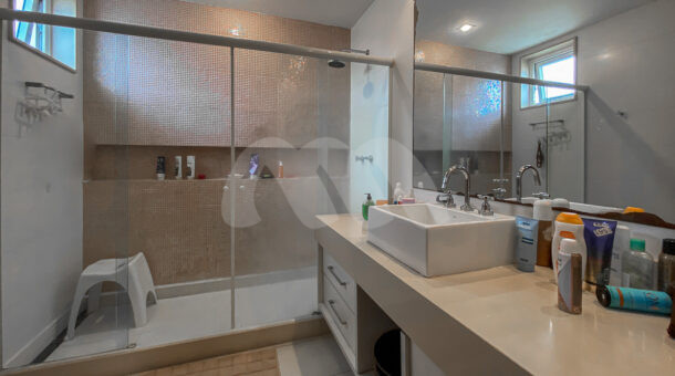 Banheiro suíte - Ampla Casa Condomínio Santa Monica Jardins