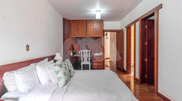 Imagem da primeira suite da casa duplex à venda no Pedra de Itaúna, na Barra da Tijuca