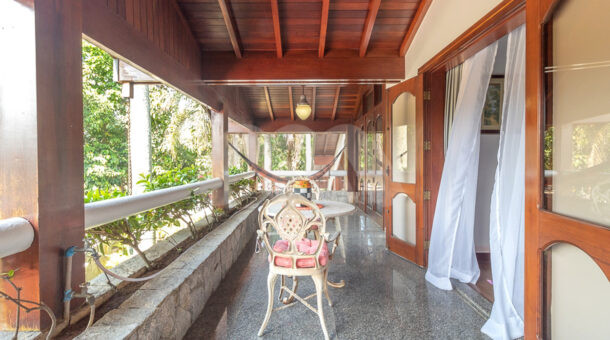 Imagem da varanda da primeira suite da casa duplex à venda no Pedra de Itaúna, na Barra da Tijuca
