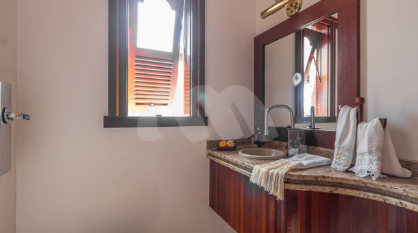 Imagem do banheiro da segunda suite da casa duplex à venda no Pedra de Itaúna, na Barra da Tijuca