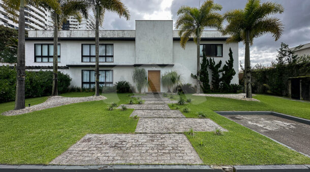 Imagem da entrada da casa à venda na Barra da tijuca.