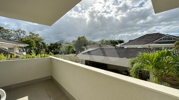 Imagem de varanda de triplex com vista para condominio