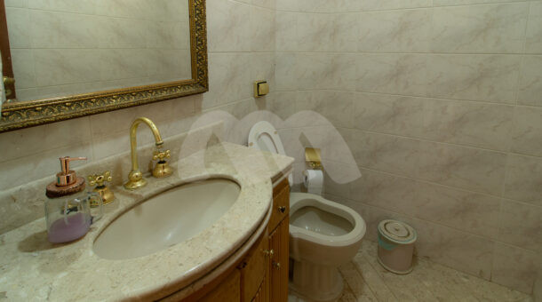 Imagem do lavaboo da belissima casa no Recreio na imobiliária de luxo RJ