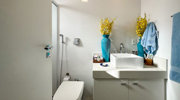 Banheiro Dependência - Casa Triplex Condominio Art Life