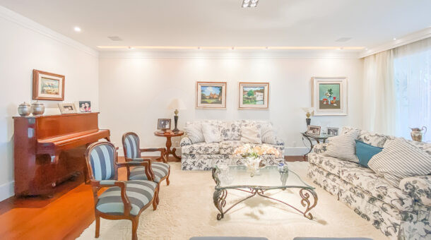 Sala de estar - Casa duplex à venda na Muller Imóveis