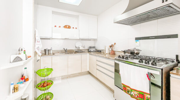 Ampla Cozinha - Casa duplex à venda na Muller Imóveis