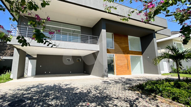 Imagem de fachada de Casa Triplex a venda no Santa Monica Jardins