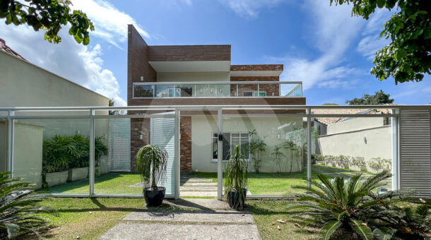 Duplex no Maramar com arquitetura moderna - Muller Imóveis - RJ