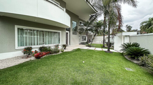 imagem da área externa da espetacular casa à venda no Santa Mônica Jardins na Barra