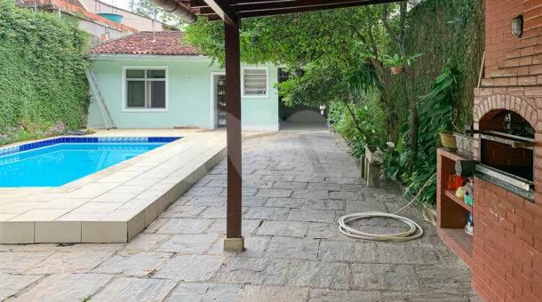 Imagem de area gourmet de casa duplex a venda com piscina em condominio amaba na barra da tijuca