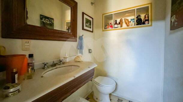 Imagem do lavabo da casa linear à venda na Muller Imóveis de luxo RJ - Recreio