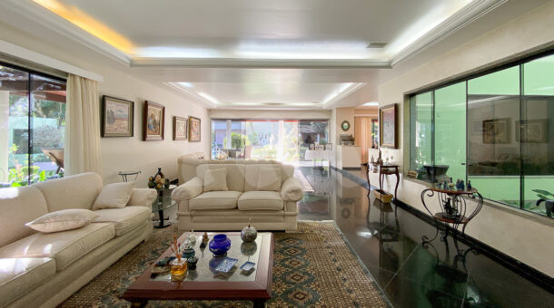 Sala de estar múltiplos ambientes - Mansão de Alto Padrão no condominio Núcleo Mansões