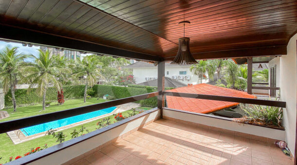 Imagem da varanda da suite da casa triplex no Pedra de Itaúna à venda na Barra da Tijuca