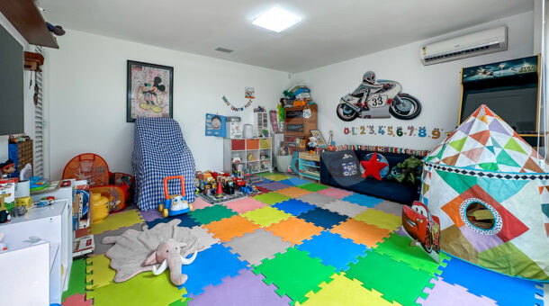 Imagem da brinquedoteca da casa duplex no Lagoa Mart Norte à venda na Barra da Tijuca