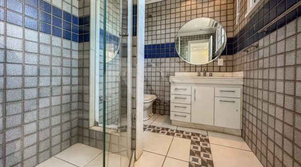 imagem do banheiro da suite do Amplo Duplex á venda na Barra da Tijuca