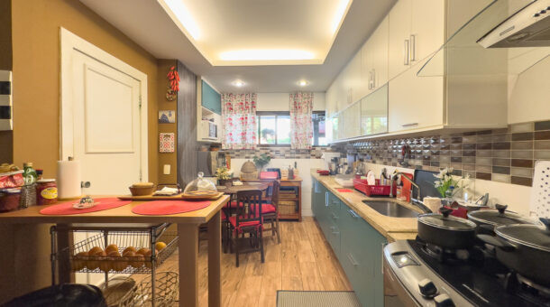 imagem da cozinha da casa duplex no Santa Mônica Residências à venda na Barra da Tijuca