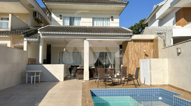 imagem com piscina da Casa Triplex no Riviera del Sol à venda no Recreio