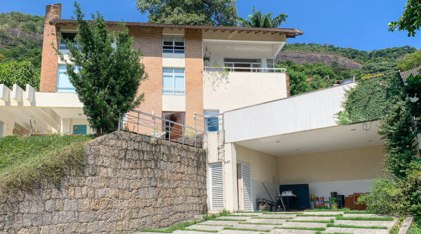 Imagem de fachada de casa duplex a venda no condominio portinho do massaru no itanhangá