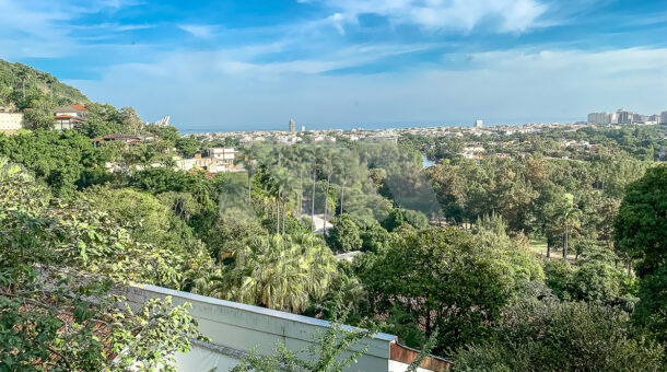 imagem da vista da casa excelente duplex em Itanhangá á venda