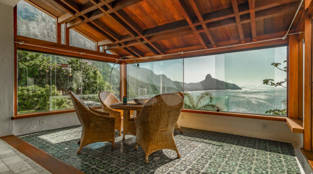 Imagem de varanda com vista para mar da Casa à venda no Jackson de Figuereido no Joá