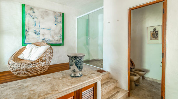 Imagem de banheiro de suite com box da Casa à venda no Jackson de Figuereido no Joá
