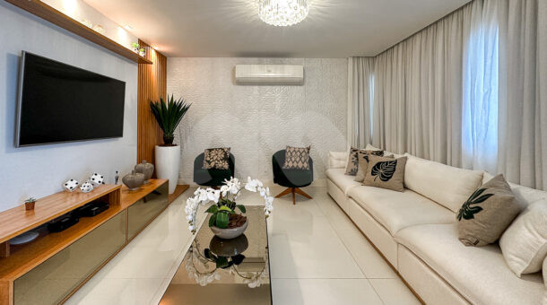 Imagem de sala de tv com sofáda Casa Duplex à venda no Private no Recreio dos Bandeirantes