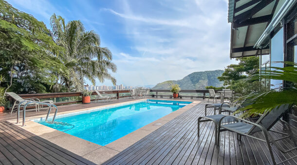 Vista da piscina - Mansão à venda na Muller Imóveis - Projeto arquiteto Zanini