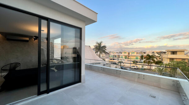 Imagem de terraço da Casa Triplex à venda no Riviera del Sol no Recreio dos Bandeirantes