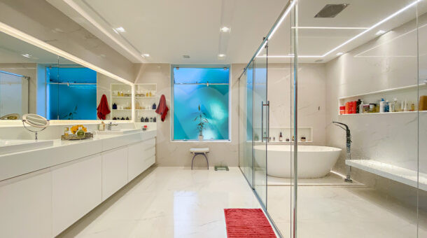 banheiro suíte master com banheira Sabbia - Casa Triplex cinematográfica