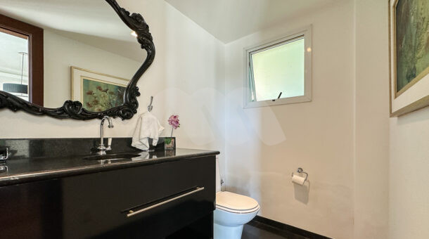 imagem do lavabo da casa duplex no Portinho de Massaru à venda no Itanhangá