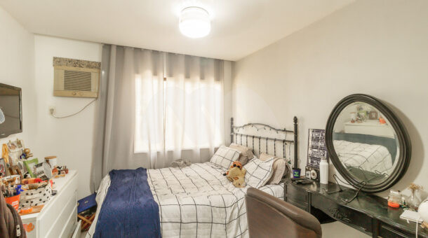 Imagem de cama de casal da Casa Duplex à venda no Vivendas do Sol no Recreio dos Bandeirantes
