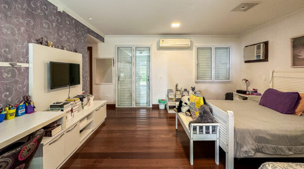 imagem da primeira suite da casa duplex no Portinho de Massaru à venda no Itanhangá