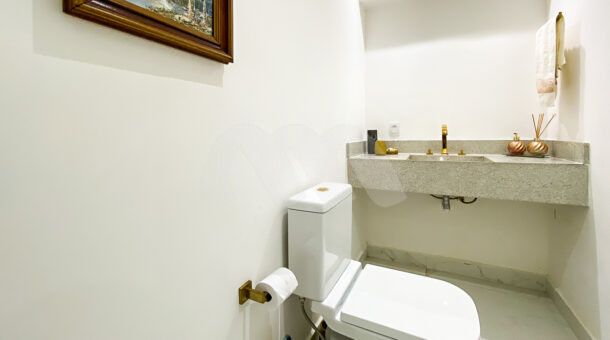 imagem do lavabo da casa contemporânea em São Conrado à venda