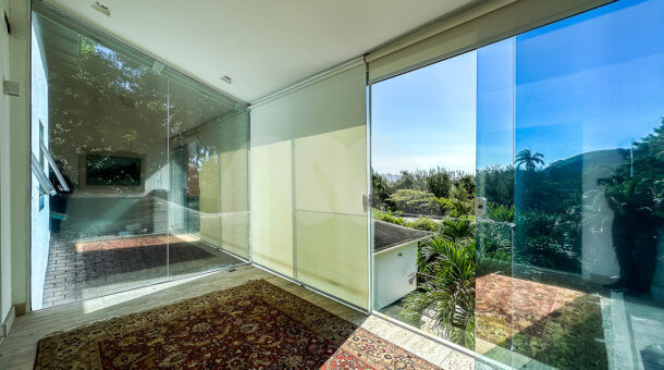 imagem da varanda da suite master da casa duplex no Portinho de Massaru à venda no Itanhangá