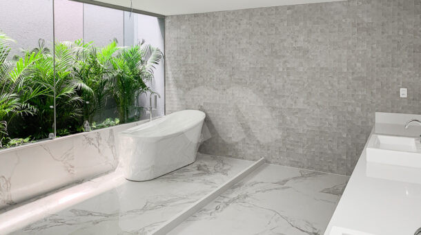 Imagem do banheiro da primeira suite do maravilhoso duplex no Itanhangá à venda