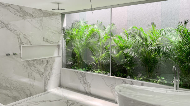 Imagem do banheiro da primeira suite do maravilhoso duplex no Itanhangá à venda