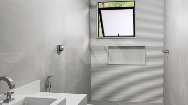 Imagem do banheiro da terceira suite do maravilhoso duplex no Itanhangá à venda