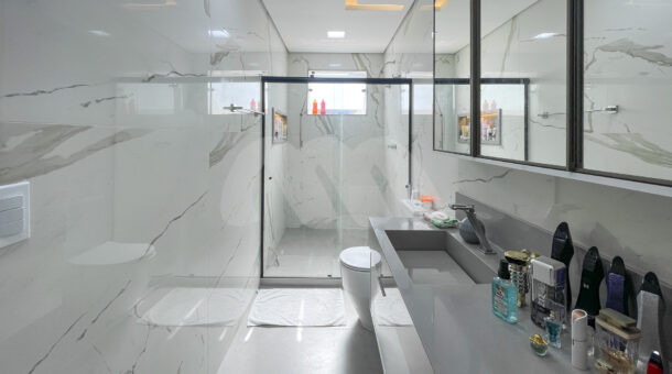 Imagem de banheiro de suite da Casa Duplex à venda no Dream Garden