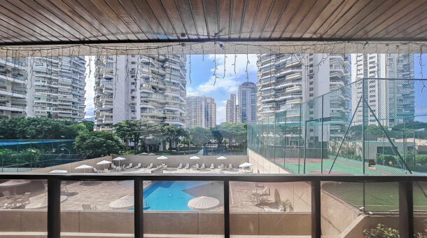 Imagem de amplo espaço do Apartamento à venda na Barra da Tijuca.