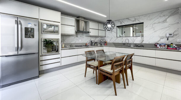 Imagem de cozinha com armários planejados da Casa Duplex à venda no Dream Garden