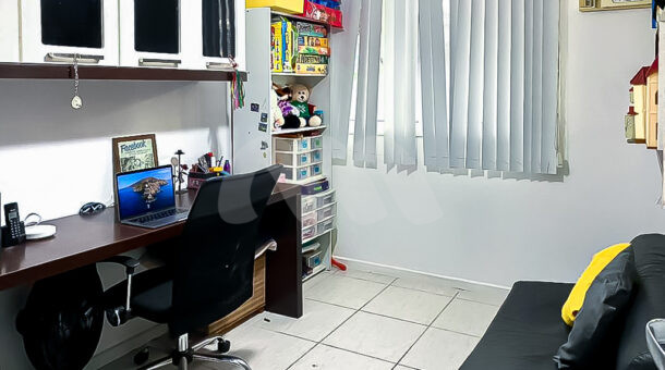 Imagem do home office casa triplex com subsolo à venda no condomínio Pedra Bonita