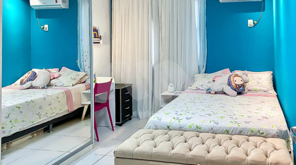 Imagem do quarto da casa triplex com subsolo à venda no condomínio Pedra Bonita
