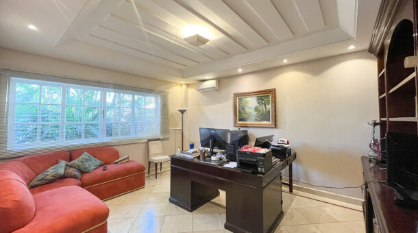 Imagem de escritório da Casa Duplex à venda na Barra da Tijuca.