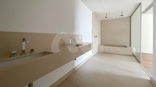 Imagem do banheiro da suíte do apartamento de luxo à venda no Residences Grand Hyatt