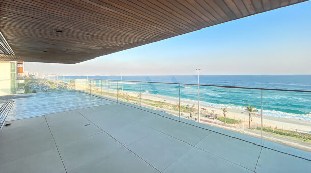 Imagem da varanda com vista para a praia do apartamento de luxo à venda no Residences Grand Hyatt