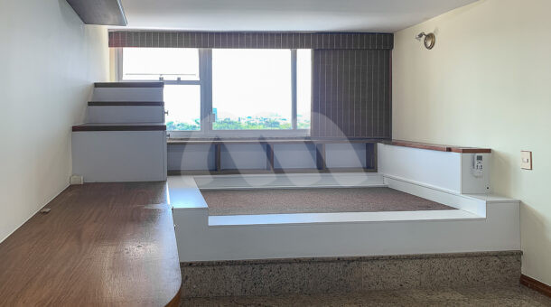 Imagem de ampla suíte do Apartamento à venda na Barra da Tijuca.